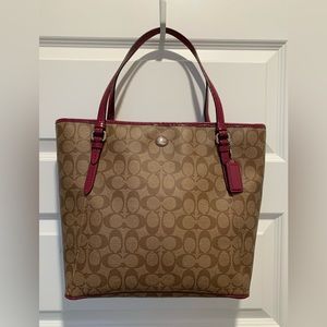 Coach leather handbag with magenta trim